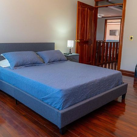 Bed and Breakfast Casa Familiar La Tortuga Heredia Esterno foto